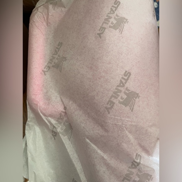 Stanley Quencher H2.0 FlowState 40 oz Tumbler Pink STARBUCKS- Smudges to Lid NEW - Picture 6 of 12